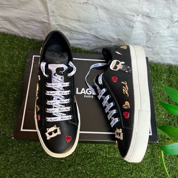 Karl Lagerfeld Paris US 7.5 EU 37.5
CATE PINS
BLACK
TUMBLED LEATHER
Like new - Picture 13 of 16